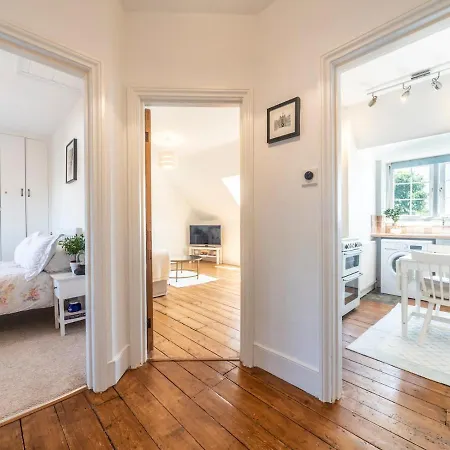 Pass The Keys Victorian Flat A Stones Throw From Hampton Court Apartment East Molesey Exterior photo
