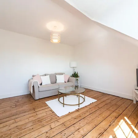 Pass The Keys Victorian Flat A Stones Throw From Hampton Court Apartment East Molesey Exterior photo