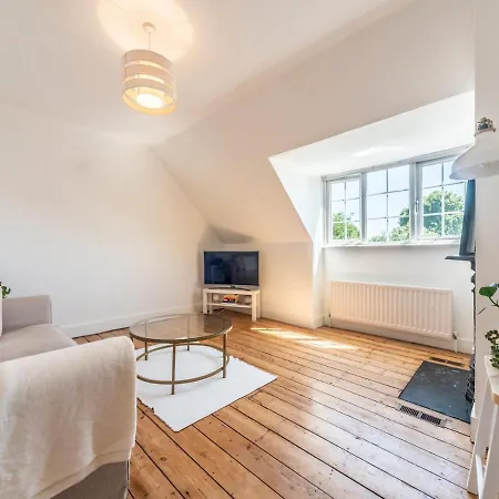 Pass The Keys Victorian Flat A Stones Throw From Hampton Court Apartment East Molesey Exterior photo