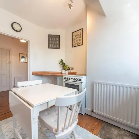 Pass The Keys Victorian Flat A Stones Throw From Hampton Court Apartment East Molesey Exterior photo