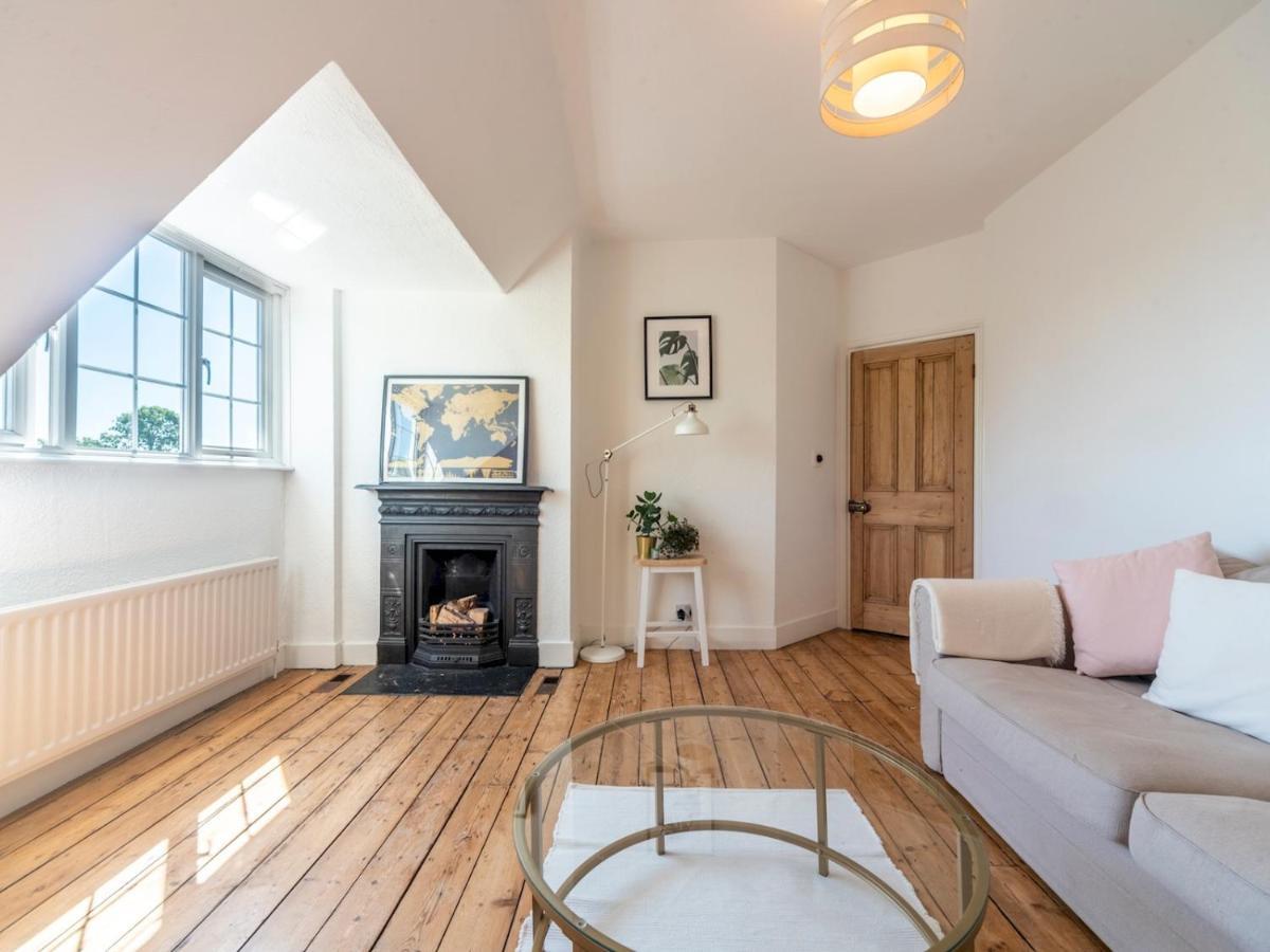 Pass The Keys Victorian Flat A Stones Throw From Hampton Court Apartment *