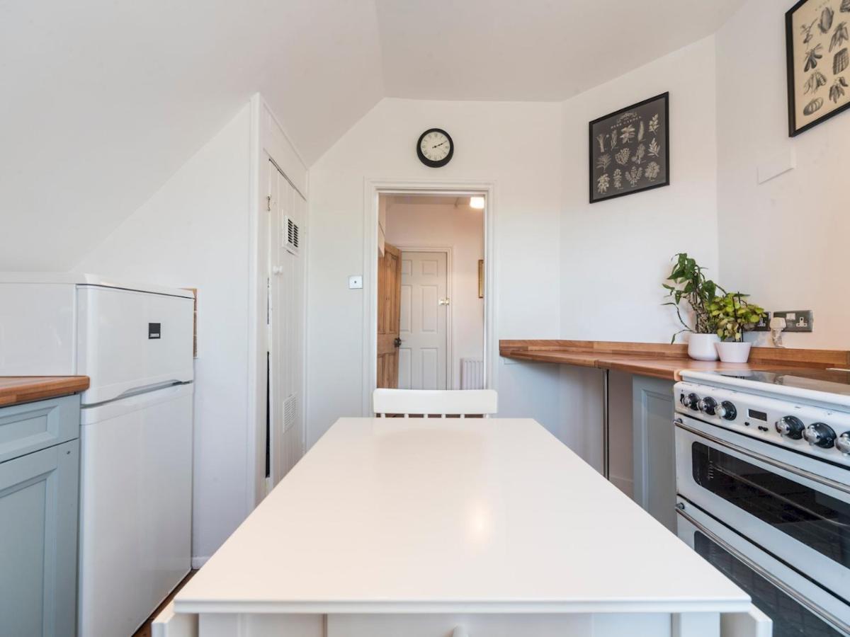 Pass The Keys Victorian Flat A Stones Throw From Hampton Court *