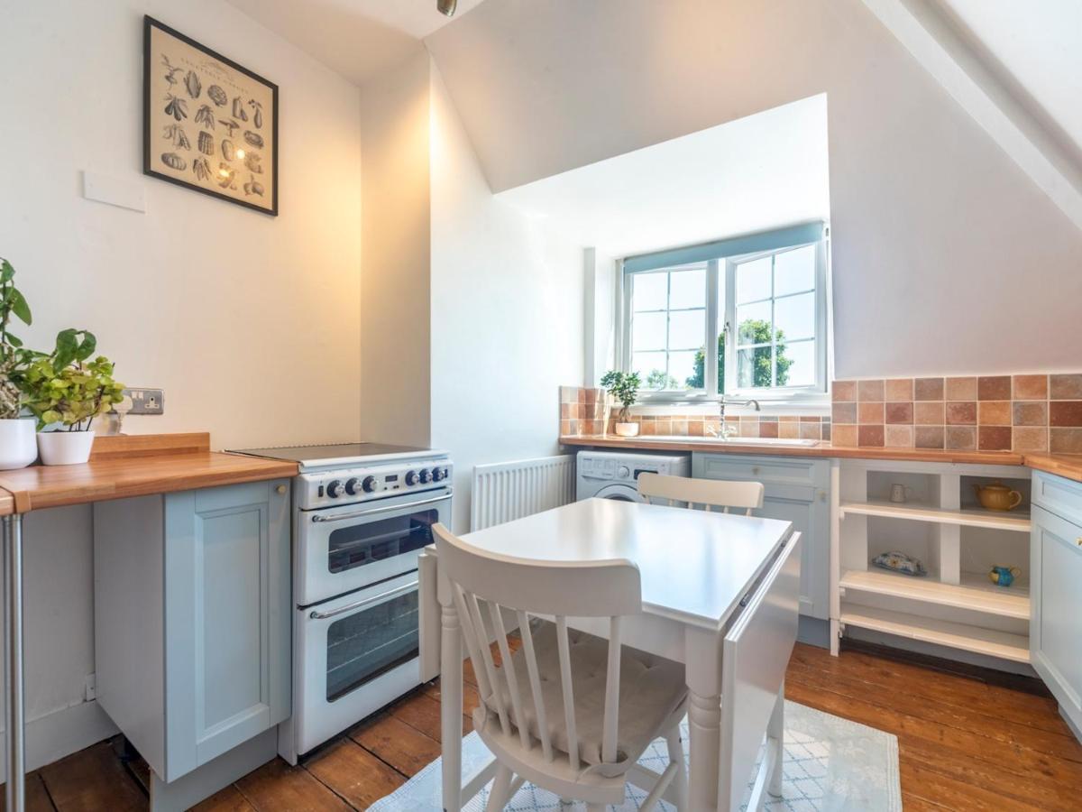 Apartment Pass The Keys Victorian Flat A Stones Throw From Hampton Court East Molesey