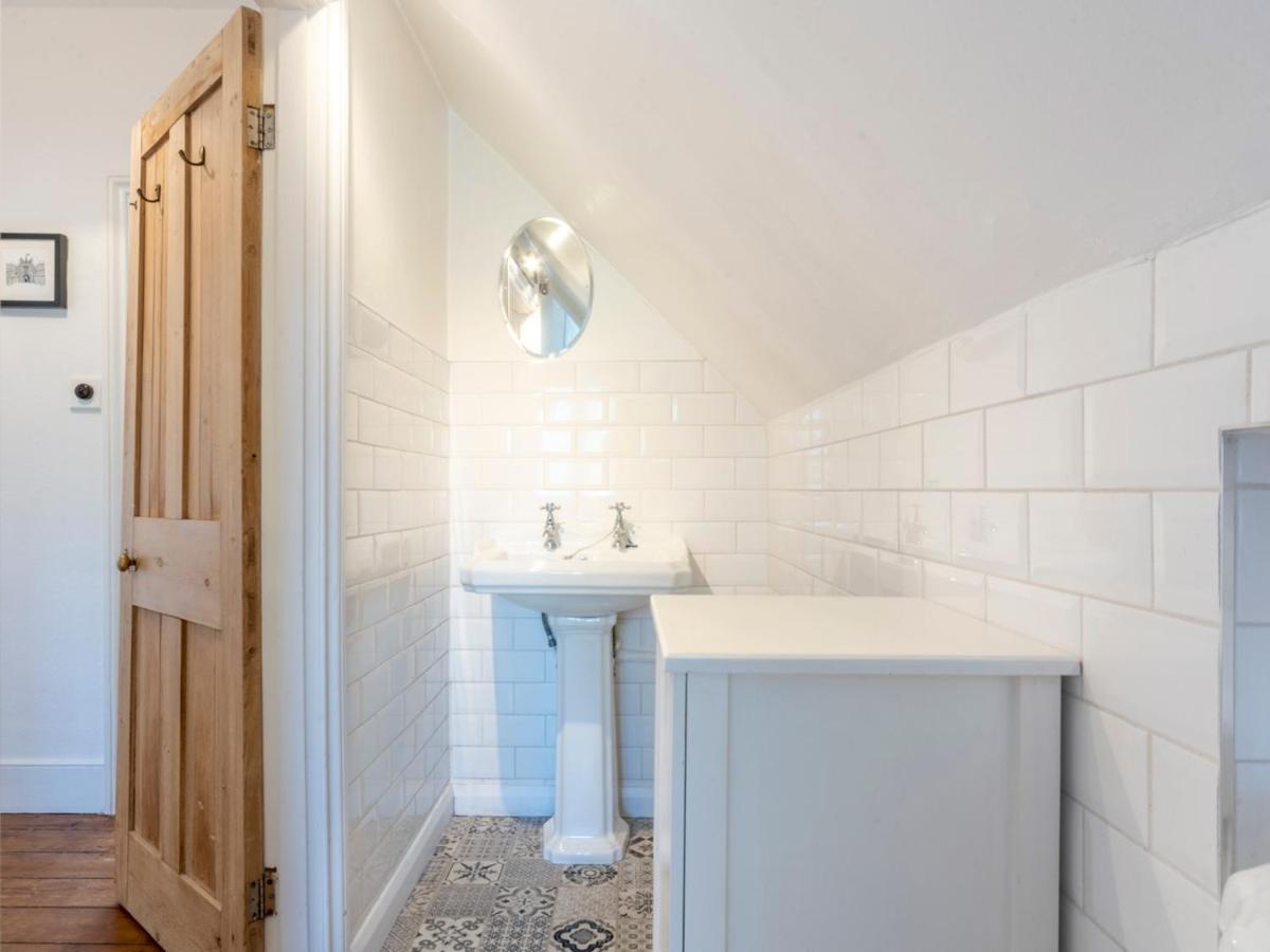 Pass The Keys Victorian Flat A Stones Throw From Hampton Court East Molesey