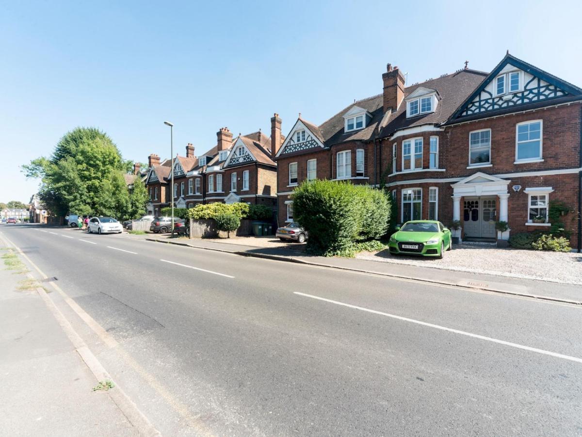 Pass The Keys Victorian Flat A Stones Throw From Hampton Court Apartment