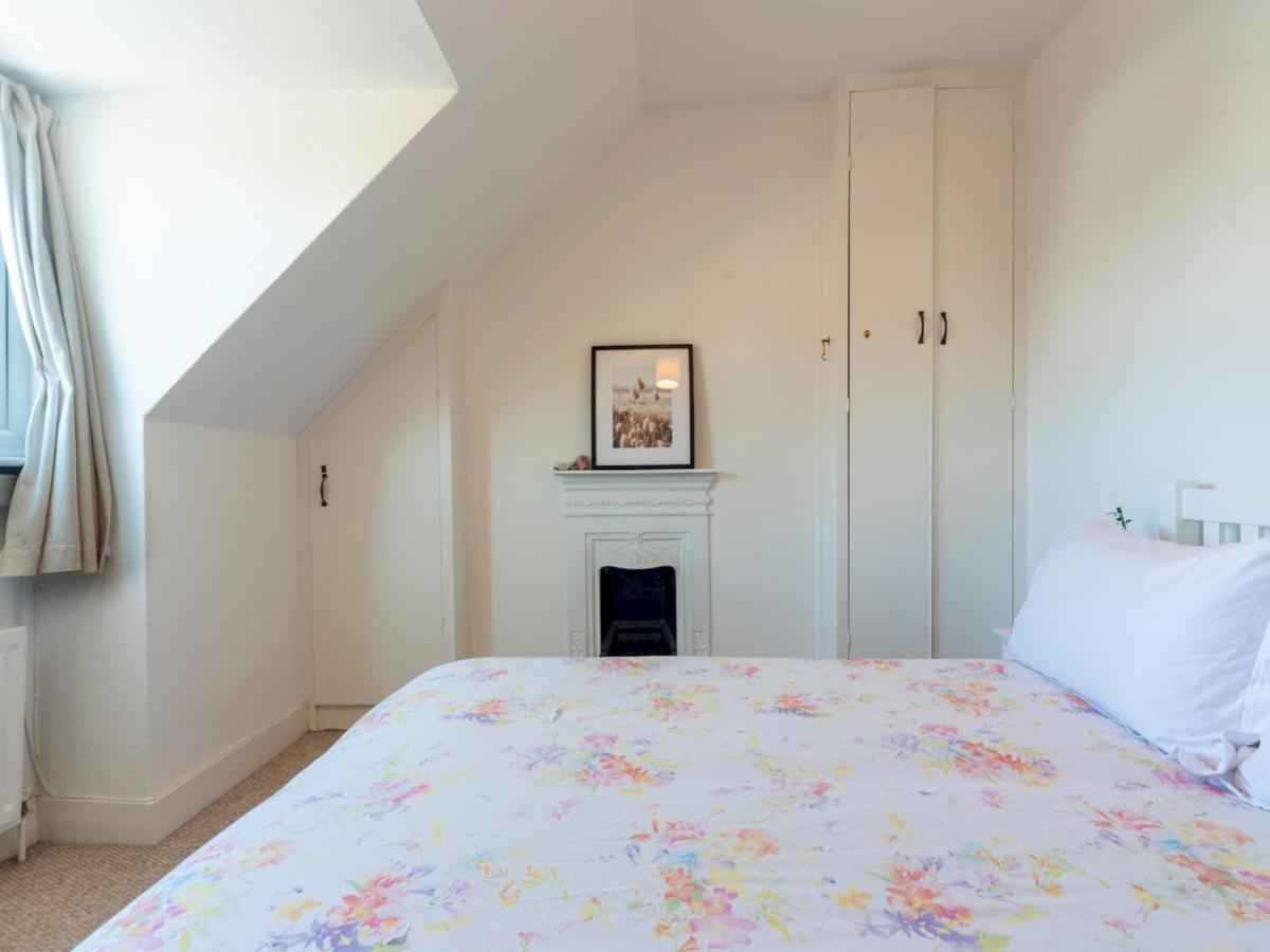 Apartment Pass The Keys Victorian Flat A Stones Throw From Hampton Court