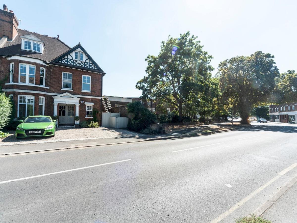 Pass The Keys Victorian Flat A Stones Throw From Hampton Court East Molesey