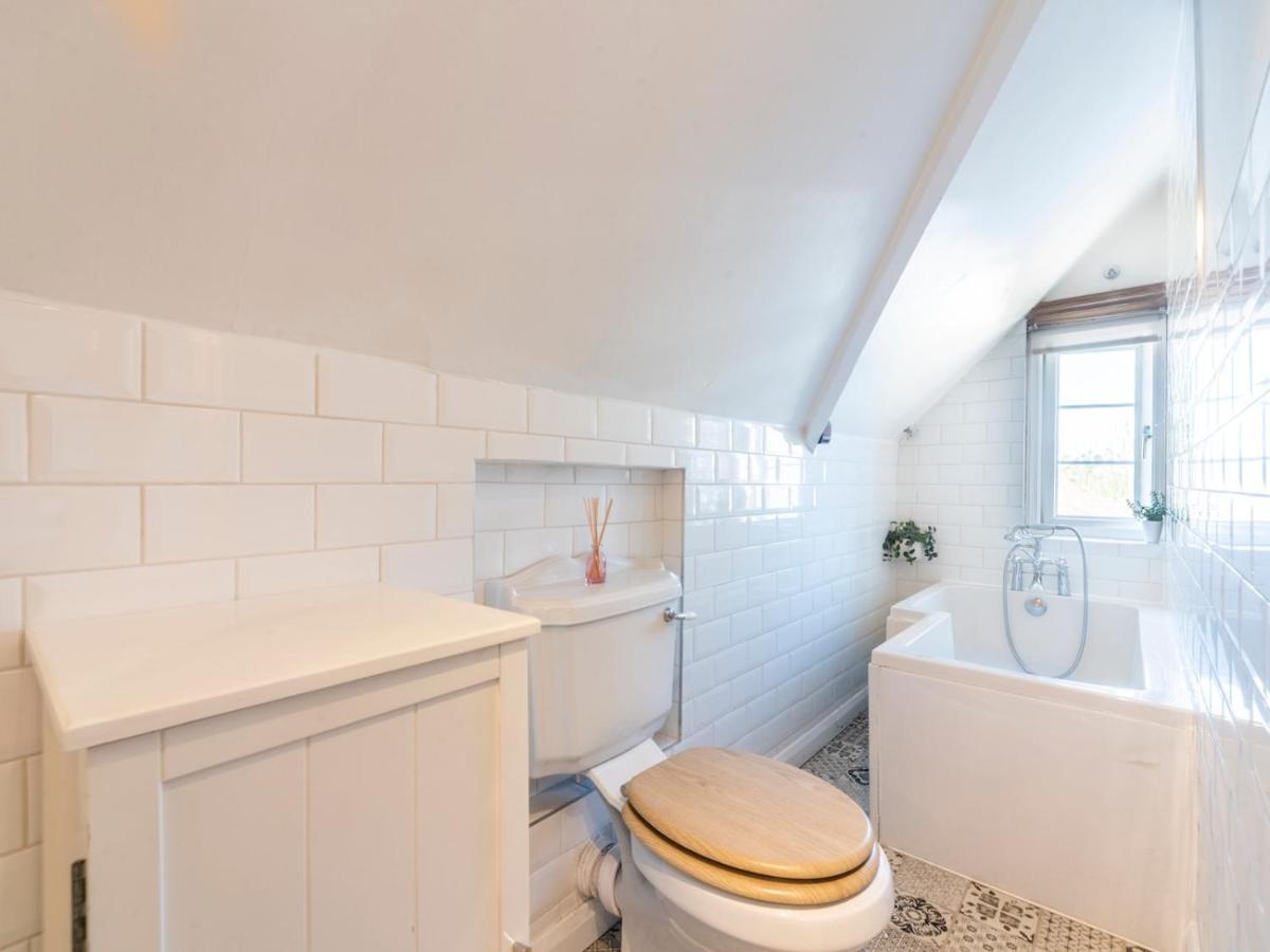 Apartment Pass The Keys Victorian Flat A Stones Throw From Hampton Court East Molesey