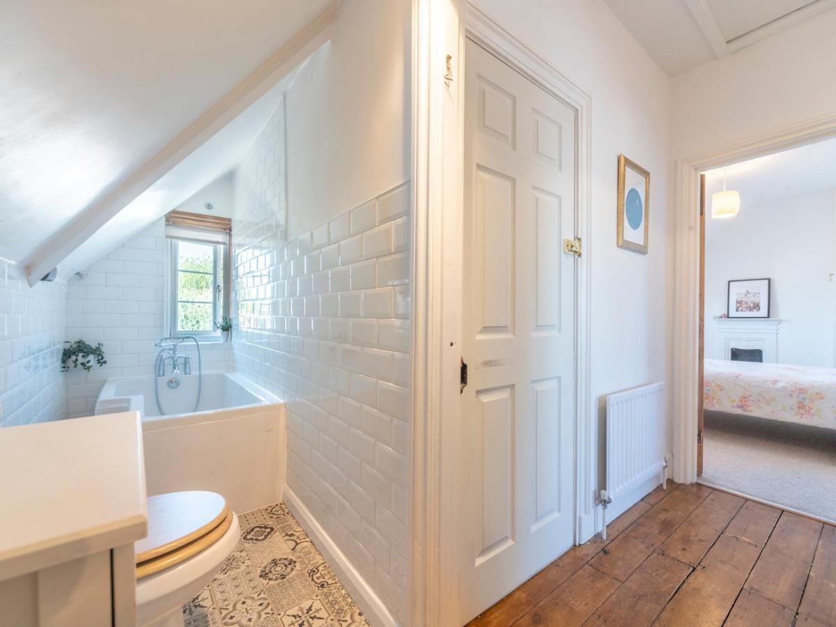 Pass The Keys Victorian Flat A Stones Throw From Hampton Court Apartment *